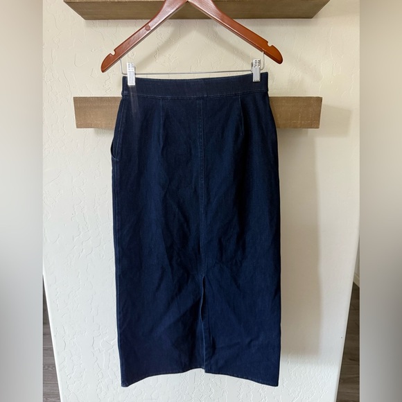 Uniqlo|Classic Midi Denim Skirt in dark wash,high waisted•XS & stretchy pull-on - Picture 6 of 15